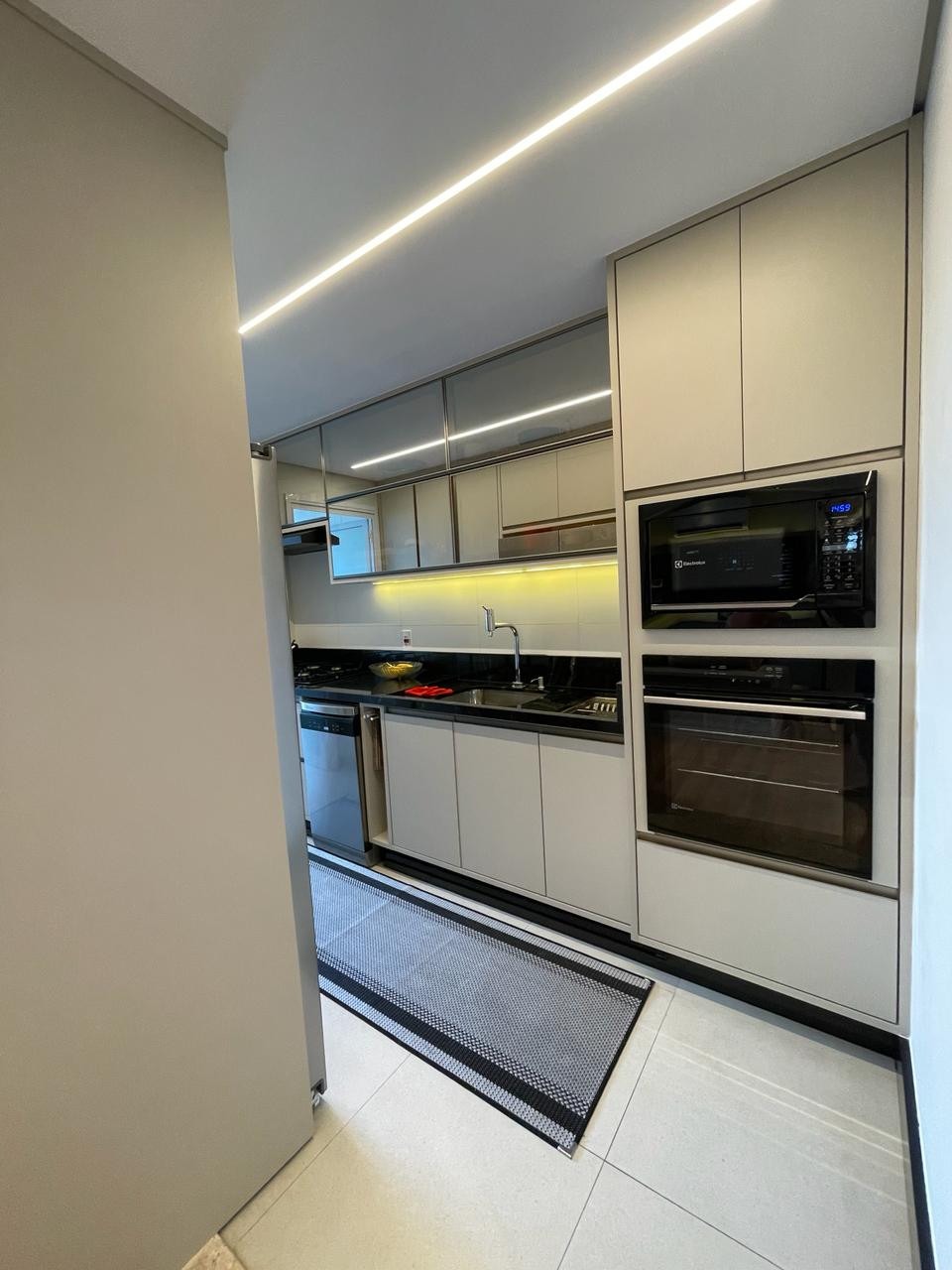 Apartamento à venda com 3 quartos, 108m² - Foto 2