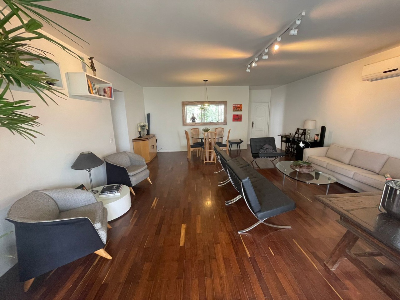 Apartamento à venda com 4 quartos, 210m² - Foto 1