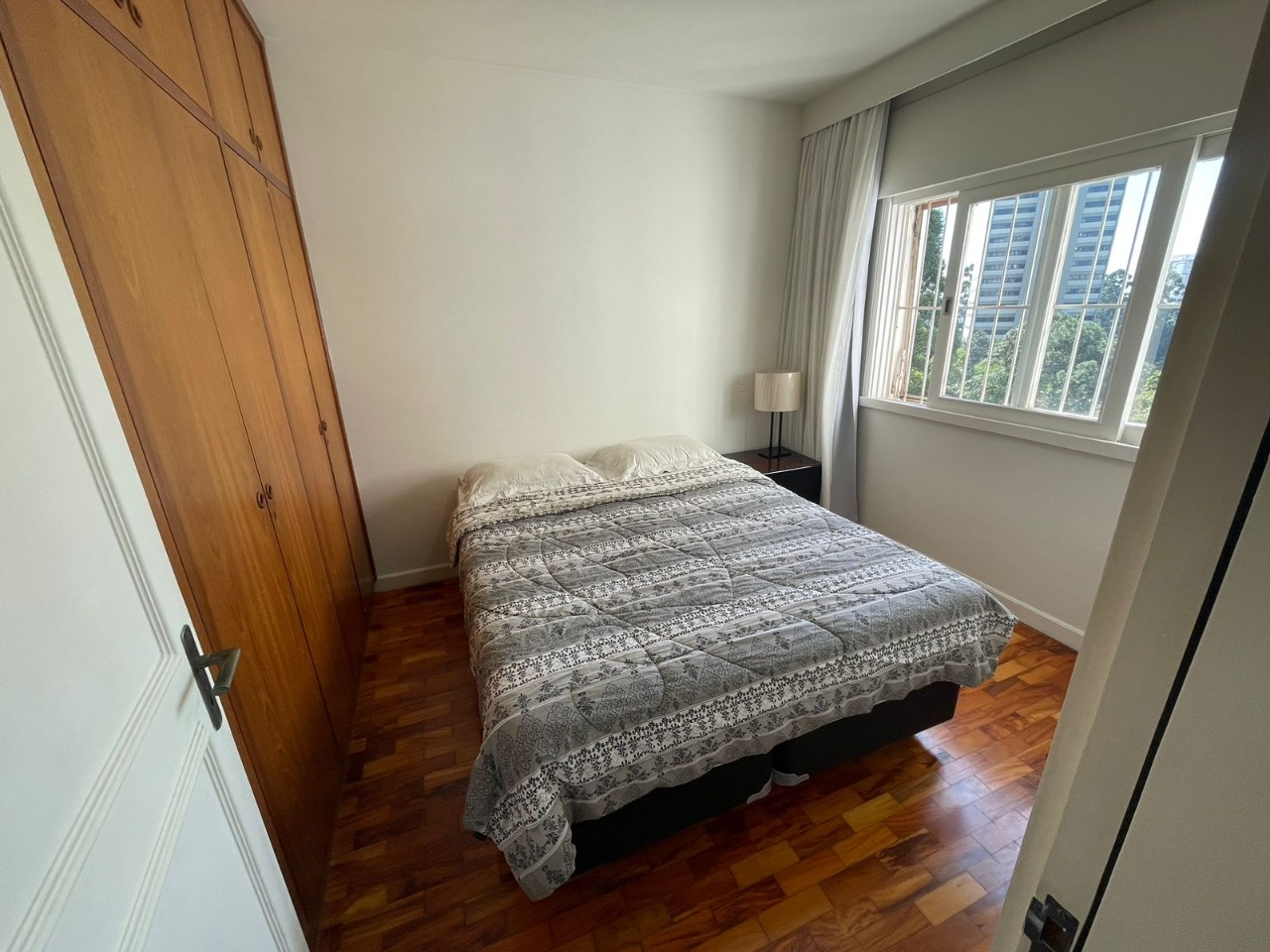 Apartamento à venda com 4 quartos, 210m² - Foto 2