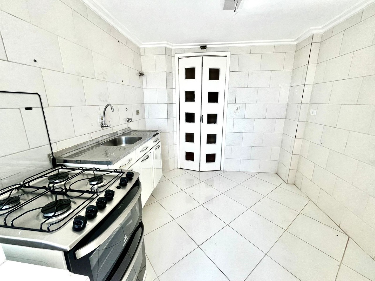 Apartamento à venda com 2 quartos, 64m² - Foto 3