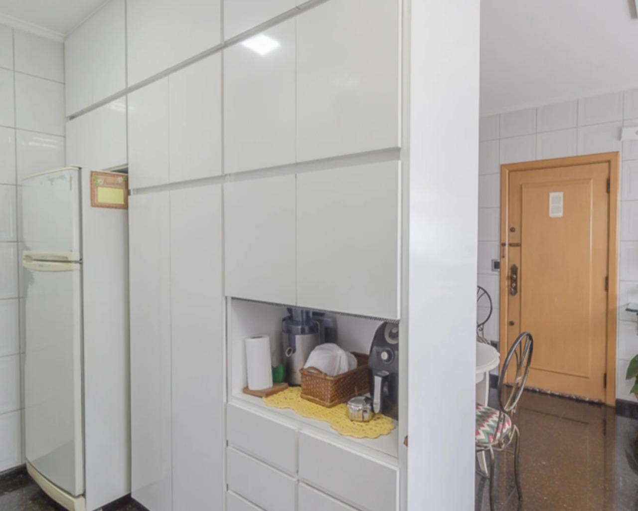 Apartamento à venda com 3 quartos, 198m² - Foto 8