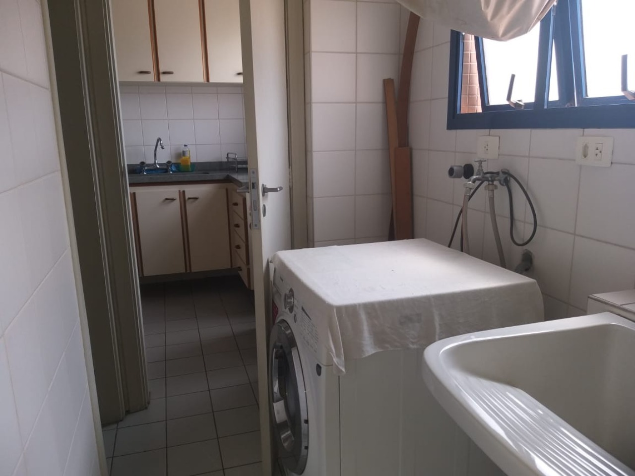 Apartamento à venda com 3 quartos, 96m² - Foto 2