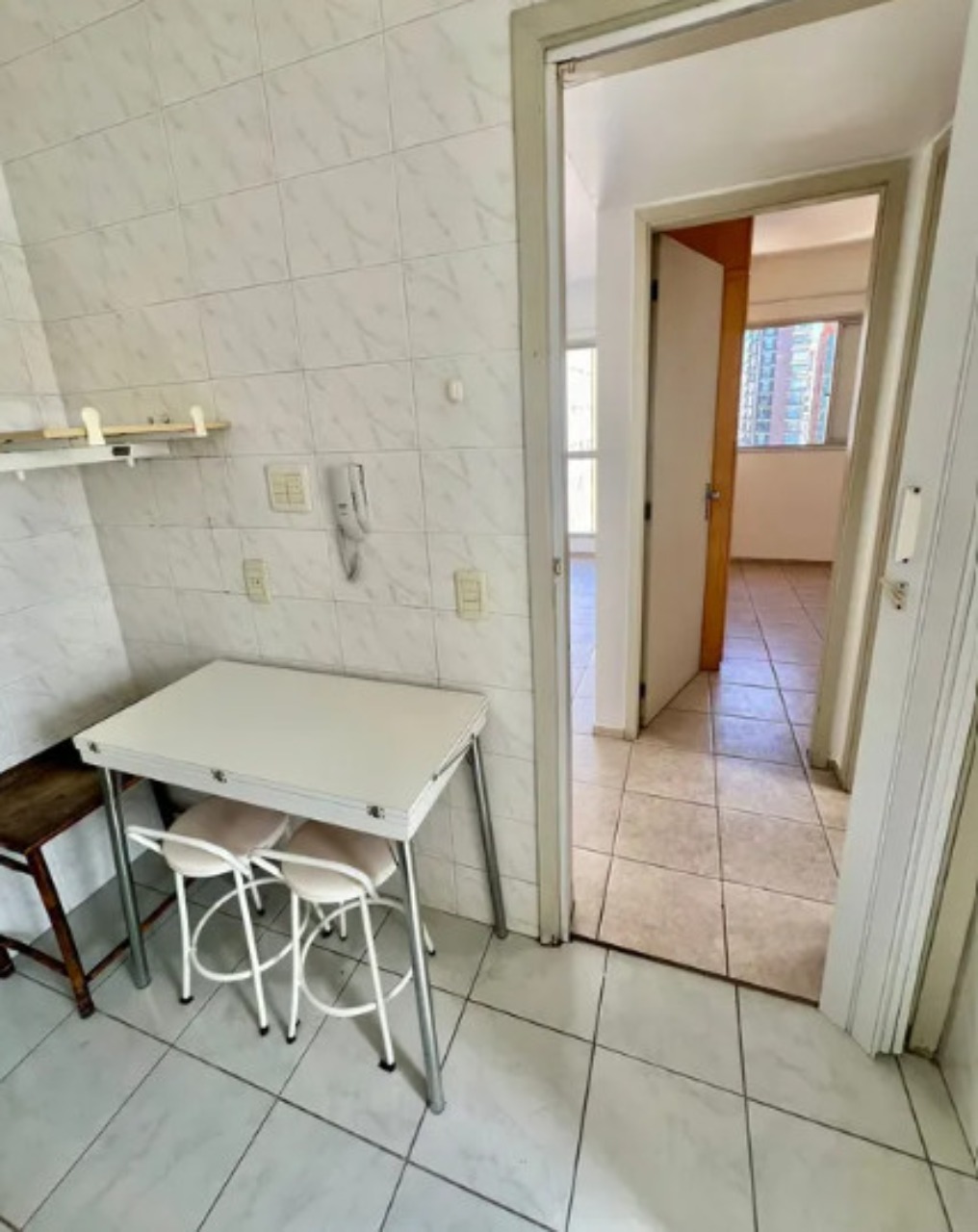 Apartamento à venda com 1 quarto, 40m² - Foto 2