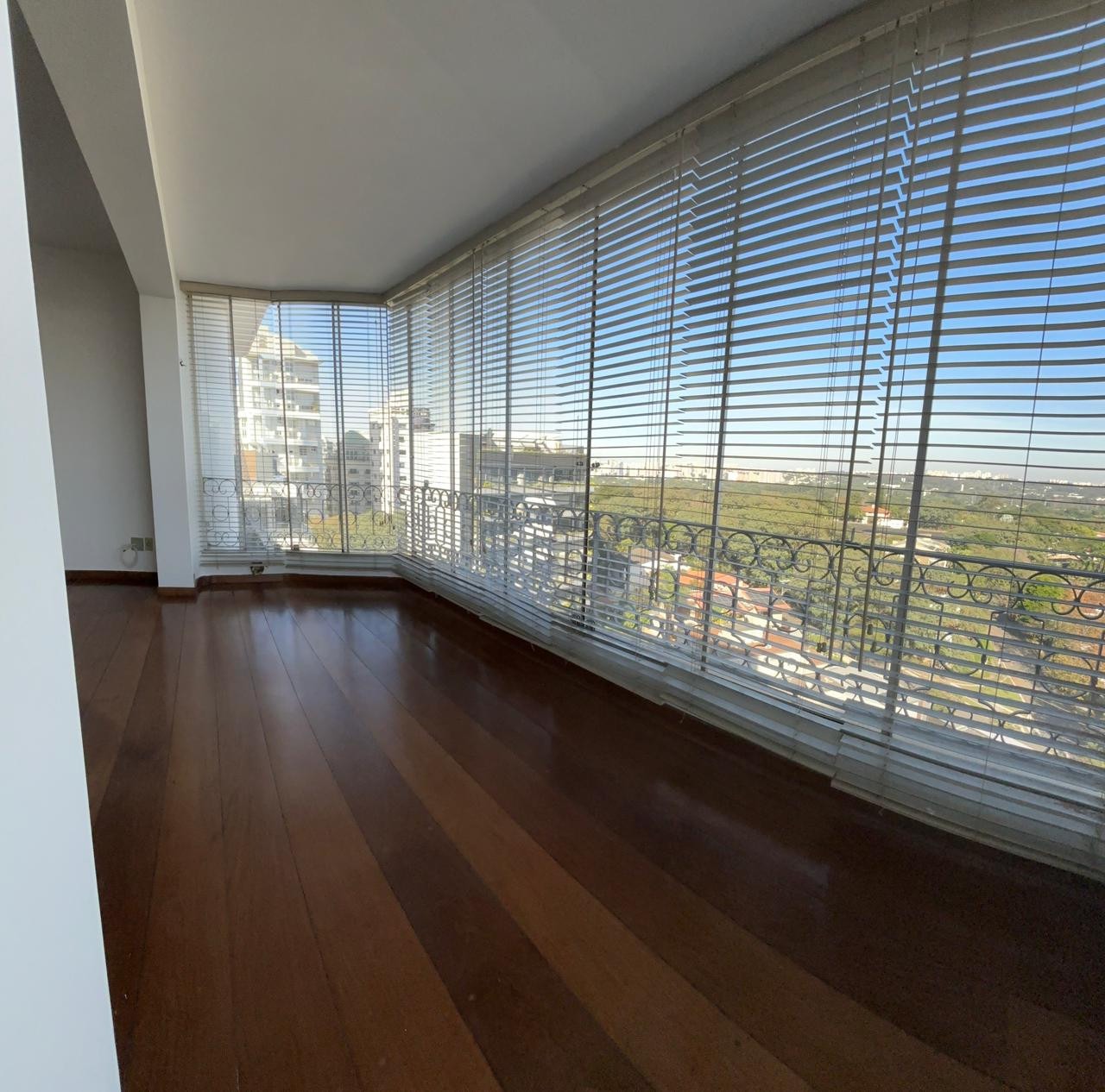 Apartamento à venda com 2 quartos, 218m² - Foto 1