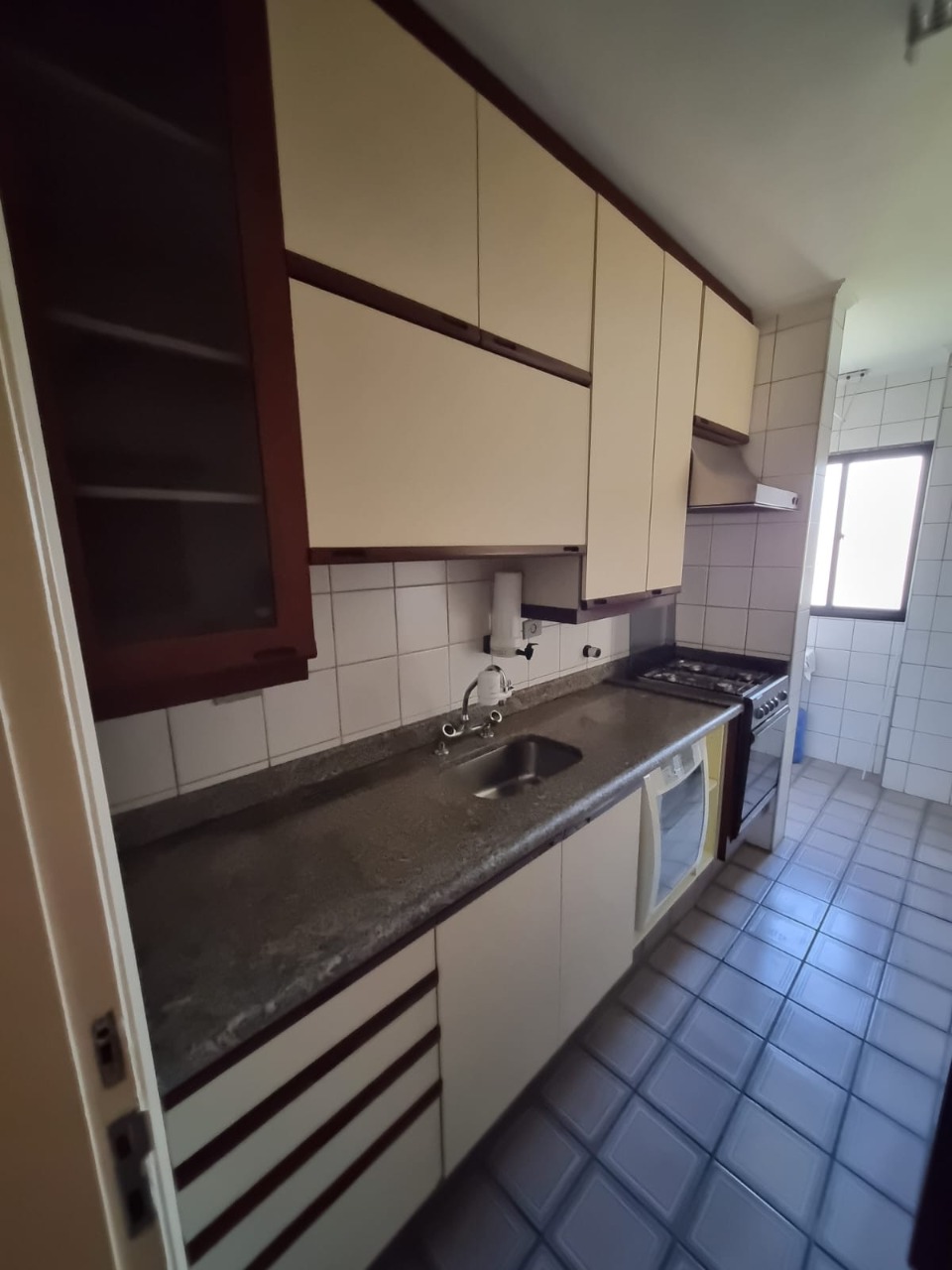 Apartamento à venda com 2 quartos, 65m² - Foto 2