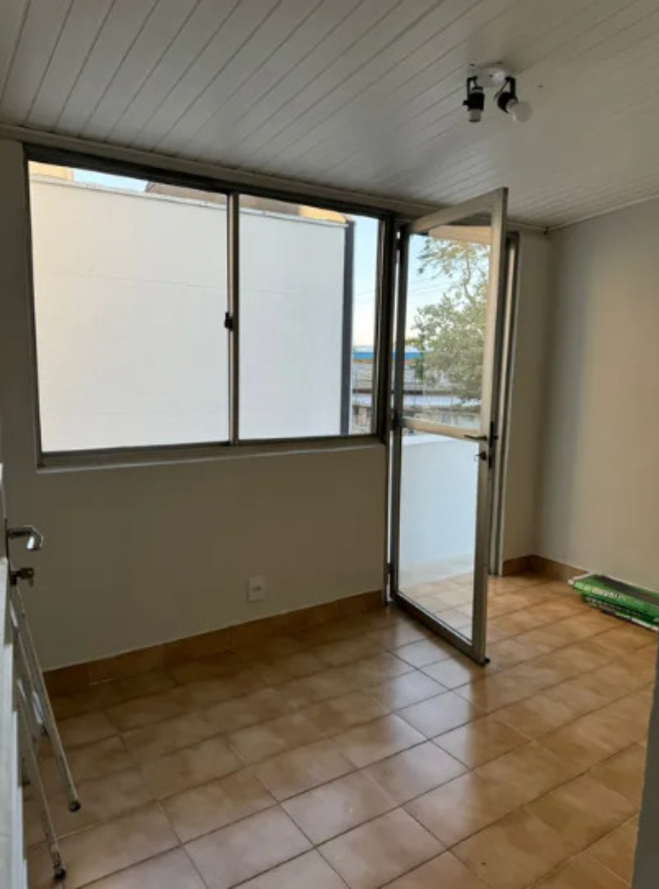 Apartamento à venda com 2 quartos, 75m² - Foto 2