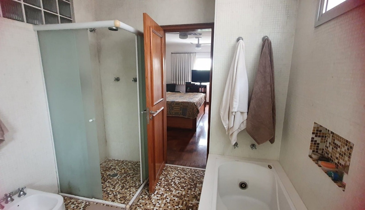 Apartamento à venda com 3 quartos, 189m² - Foto 4