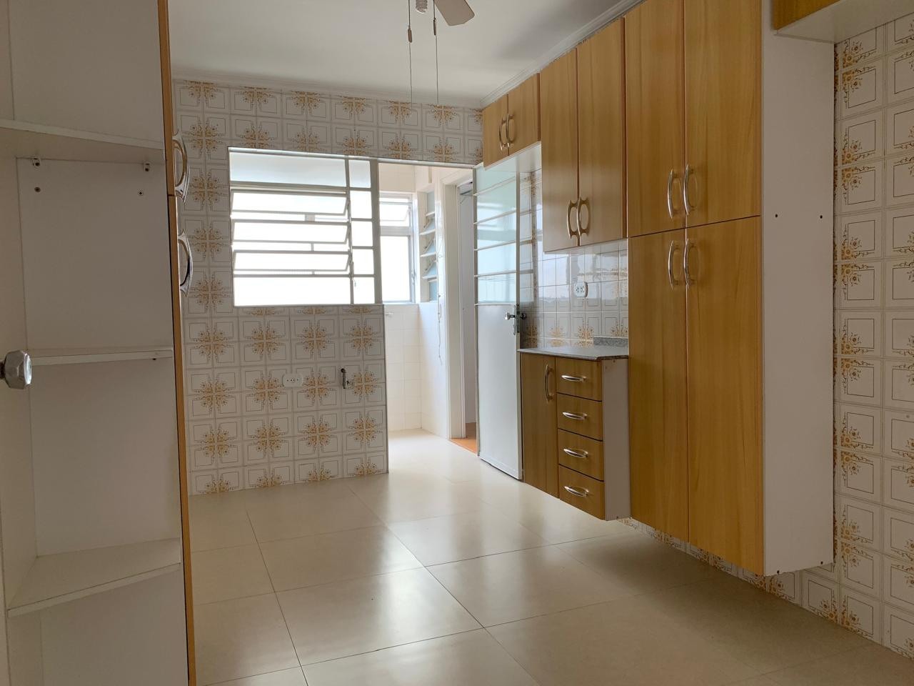 Apartamento à venda com 2 quartos, 72m² - Foto 4