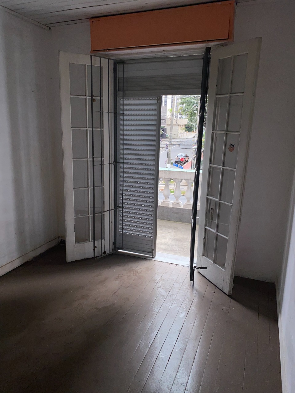 Casa à venda com 3 quartos, 232m² - Foto 1