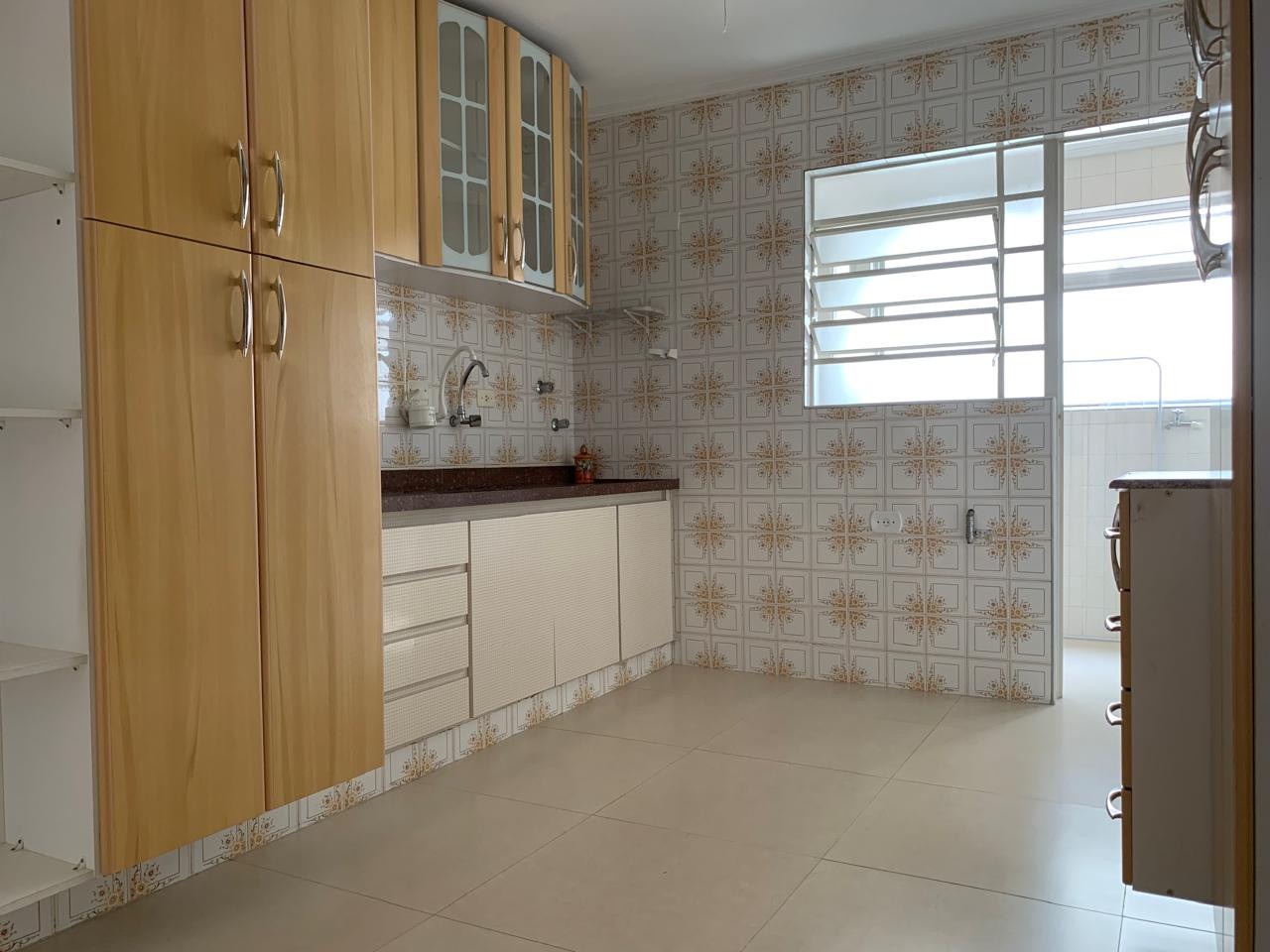 Apartamento à venda com 2 quartos, 72m² - Foto 2