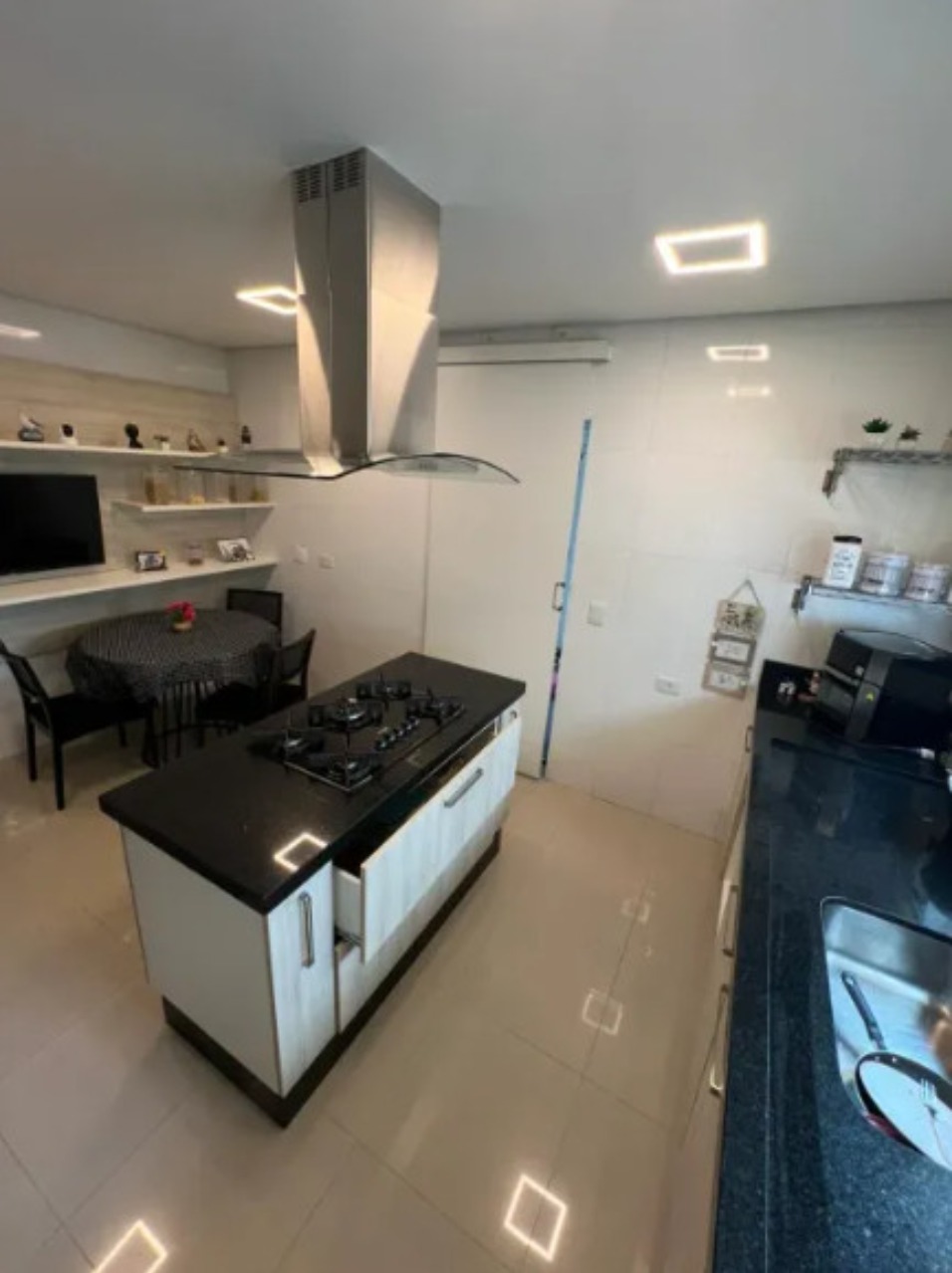 Apartamento à venda com 3 quartos, 160m² - Foto 4