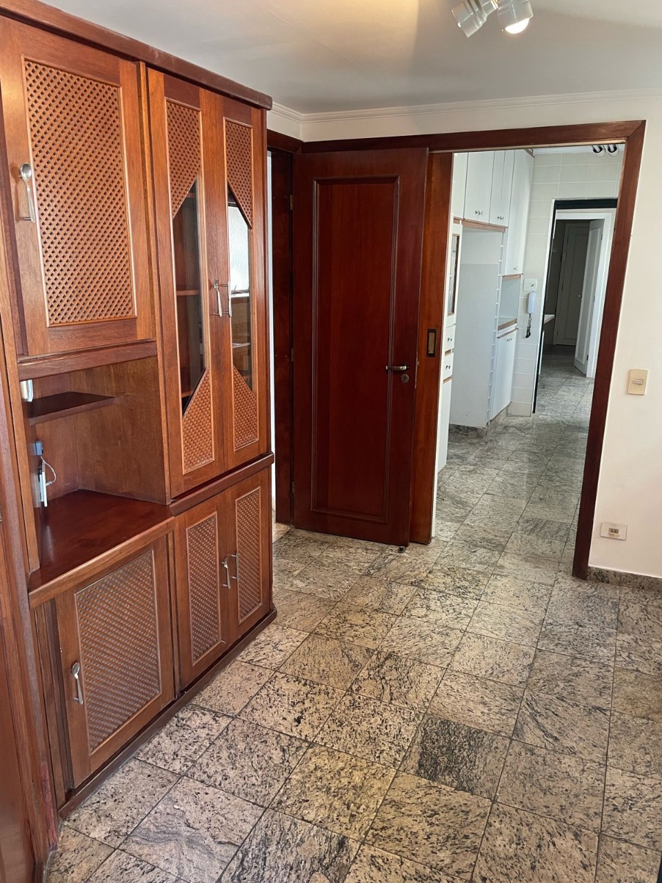 Apartamento à venda e aluguel com 3 quartos, 221m² - Foto 13