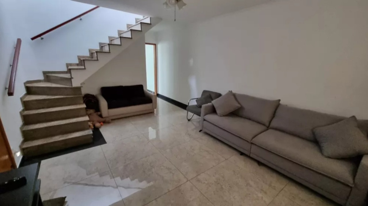 Casa à venda com 3 quartos, 128m² - Foto 1