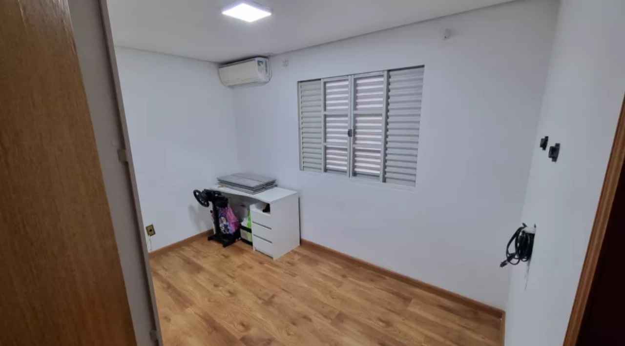 Casa à venda com 3 quartos, 128m² - Foto 2