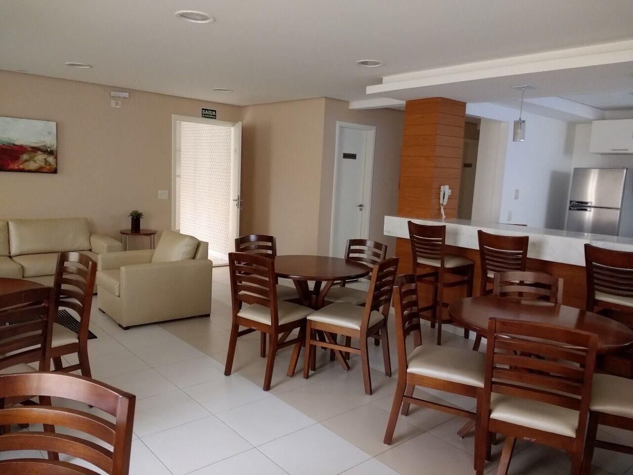 Apartamento à venda com 3 quartos, 67m² - Foto 2