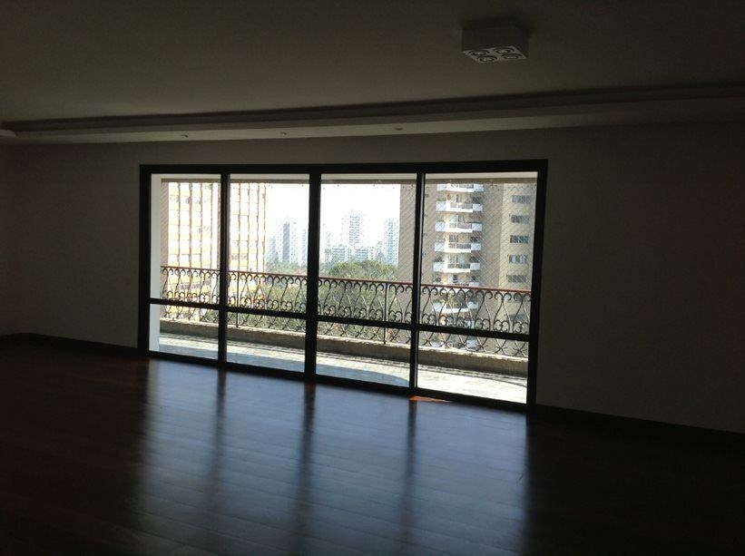 Apartamento para alugar com 4 quartos, 329m² - Foto 2