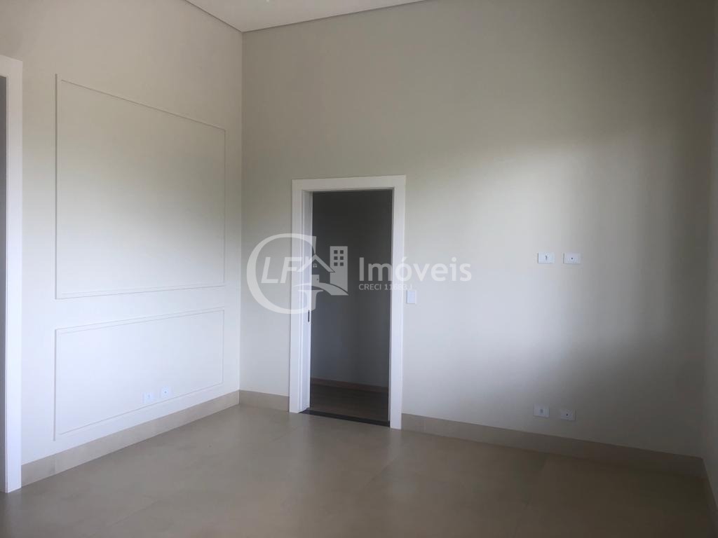 Casa à venda com 4 quartos, 237m² - Foto 4