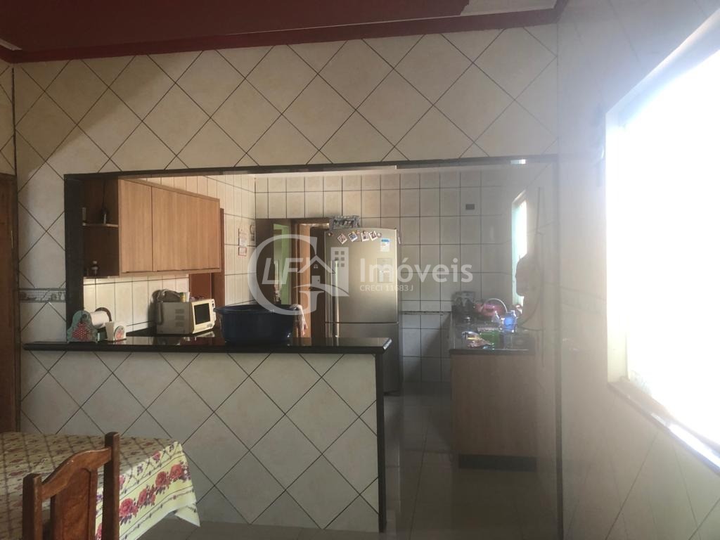 Casa à venda com 3 quartos, 200m² - Foto 3