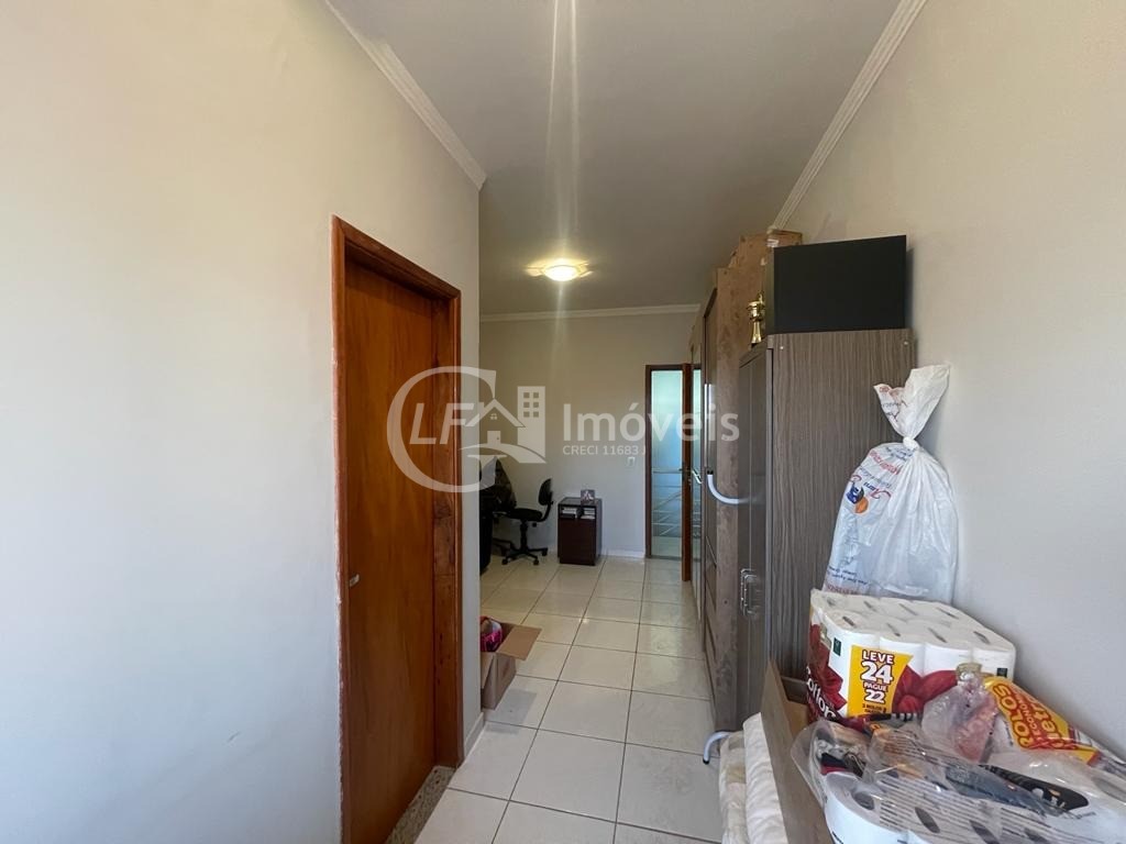 Casa à venda com 1 quarto, 180m² - Foto 4