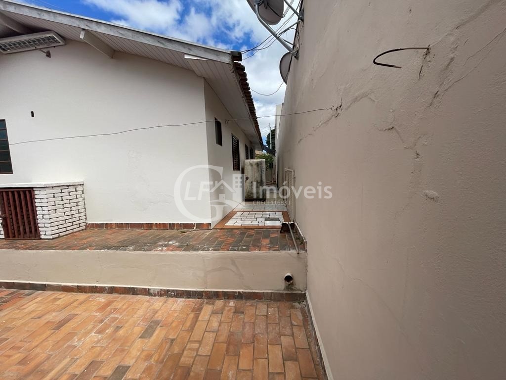 Casa à venda com 3 quartos, 250m² - Foto 9