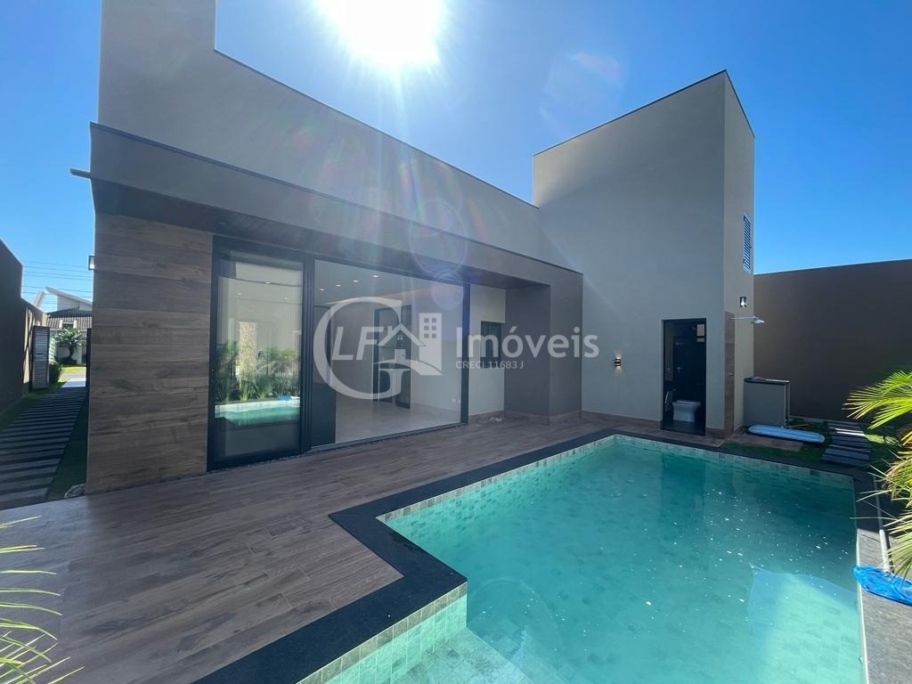 Casa à venda com 3 quartos, 234m² - Foto 2