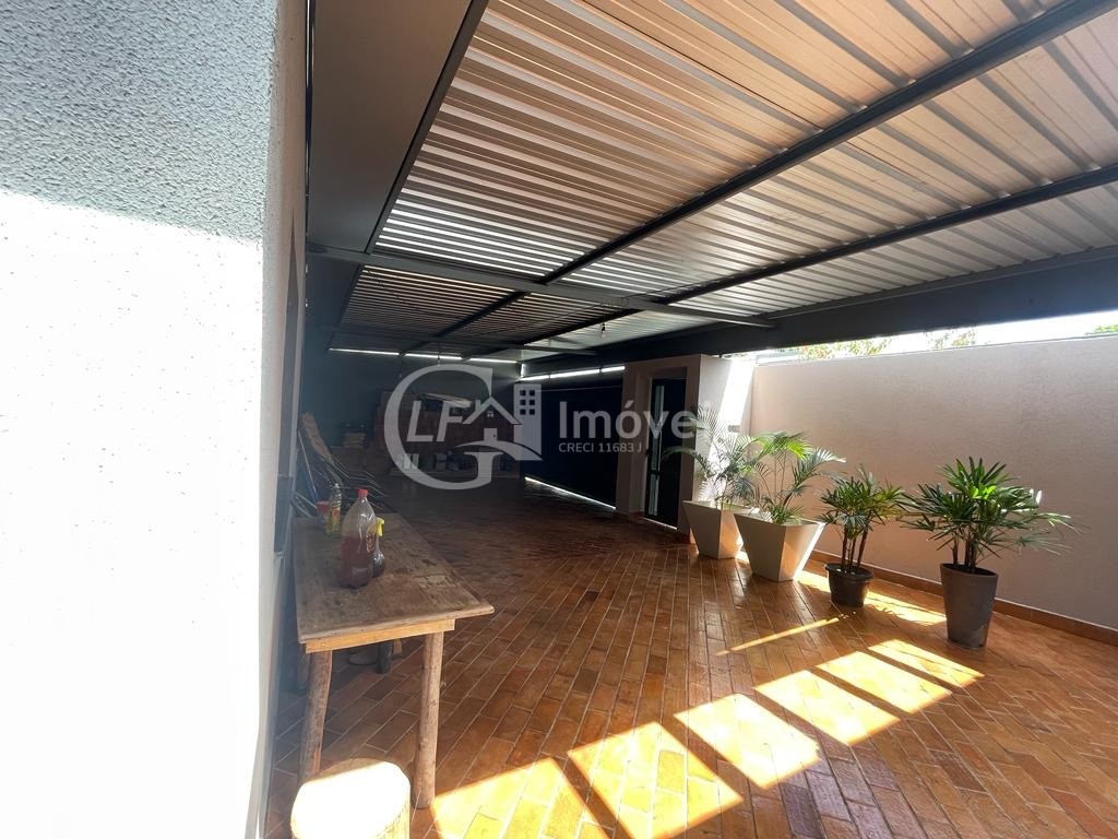 Casa à venda com 3 quartos, 360m² - Foto 2