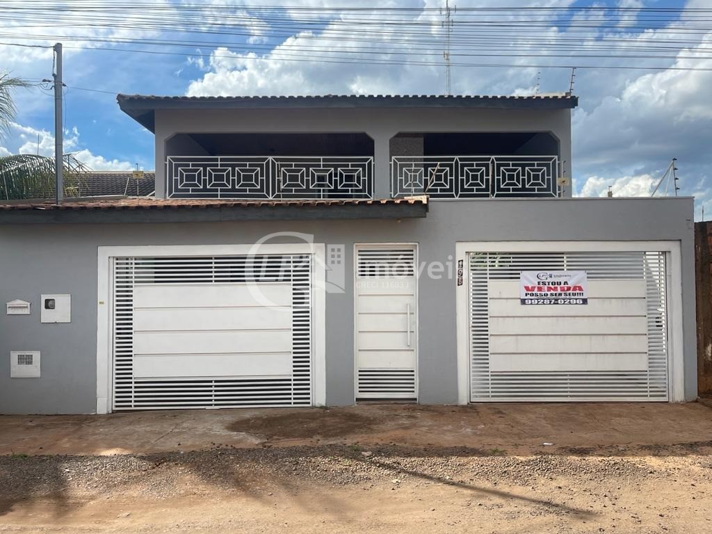 Casa à venda com 4 quartos, 360m² - Foto 1