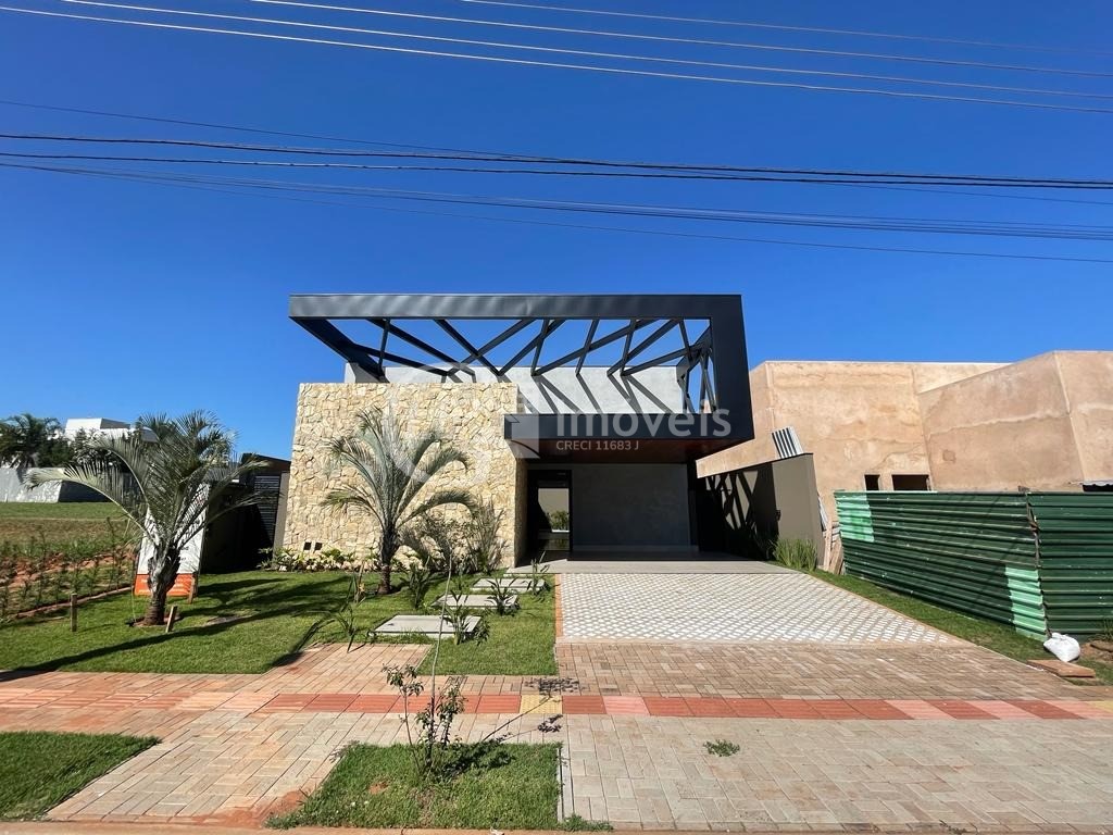 Casa à venda com 3 quartos, 234m² - Foto 1