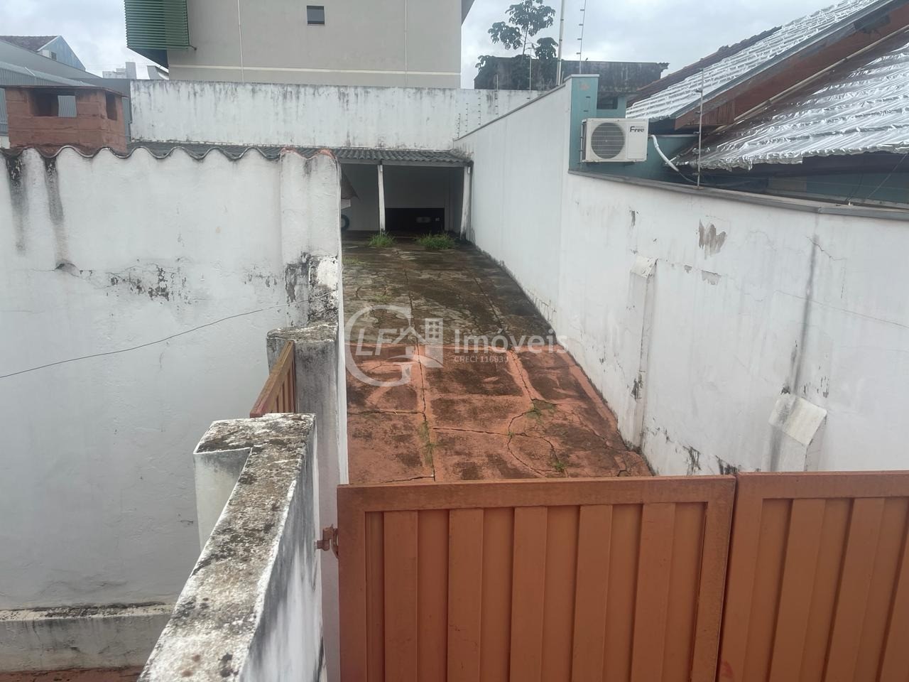 Casa à venda com 6 quartos, 300m² - Foto 12