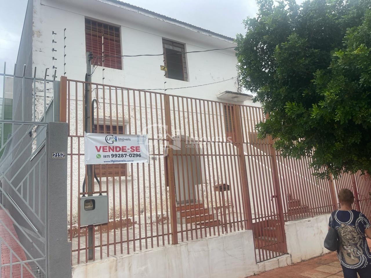 Casa à venda com 6 quartos, 300m² - Foto 2