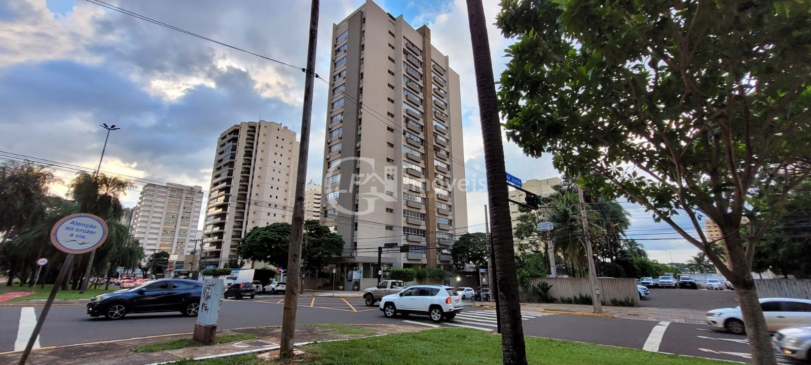 Apartamento à venda com 4 quartos, 200m² - Foto 1