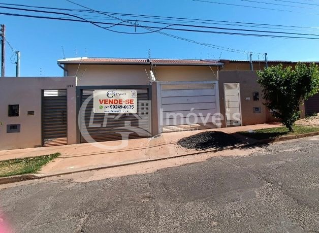 Casa à venda com 3 quartos, 180m² - Foto 1