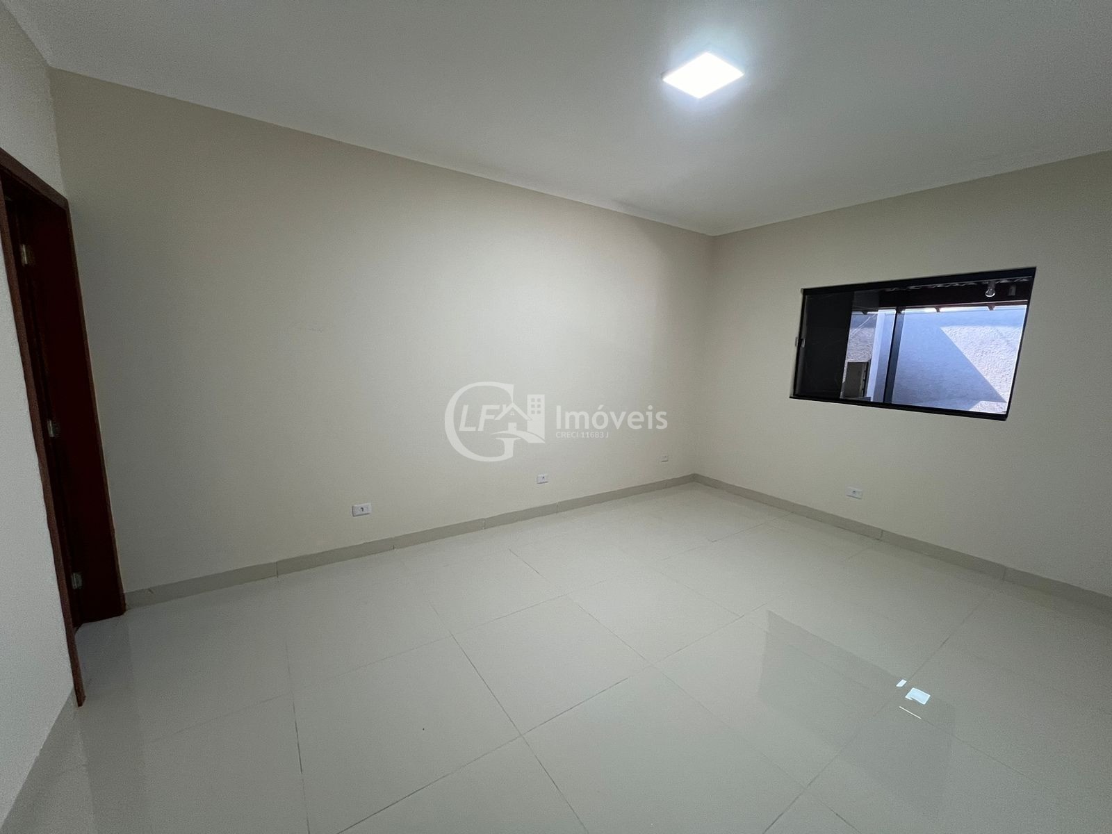 Casa à venda com 3 quartos, 180m² - Foto 2