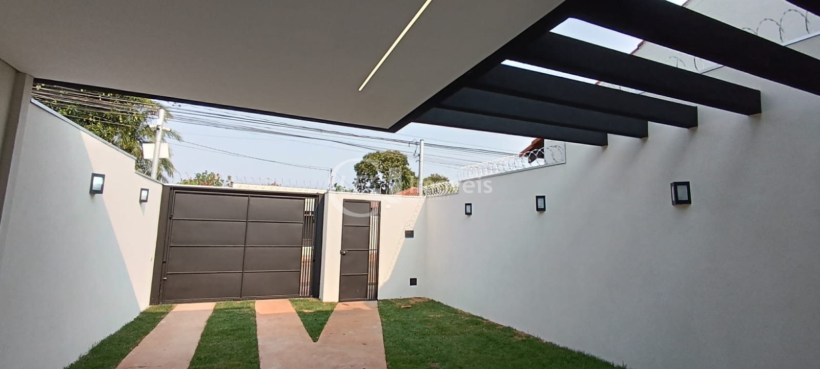 Casa à venda com 3 quartos, 216m² - Foto 2