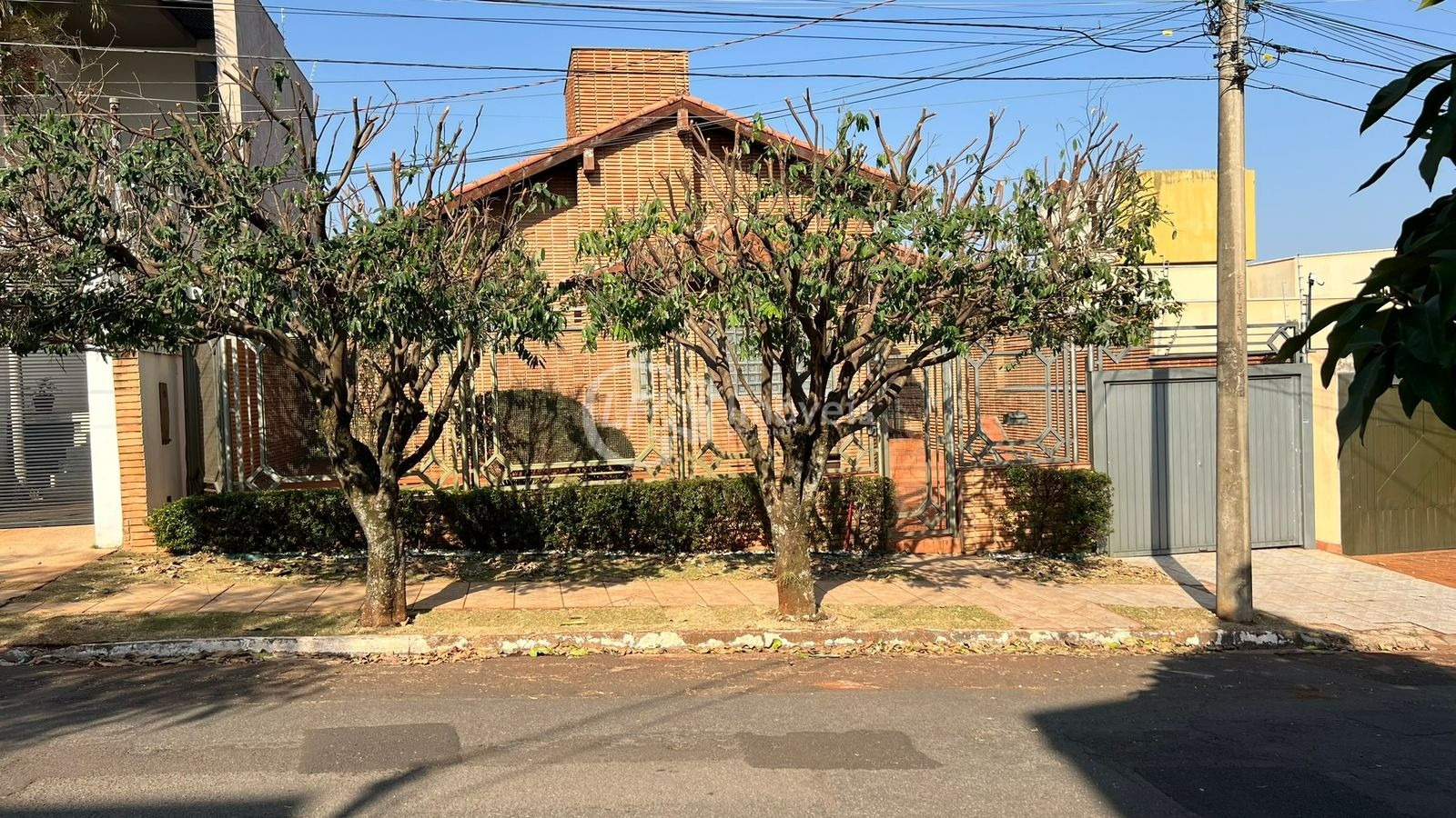 Casa à venda e aluguel com 3 quartos - Foto 1