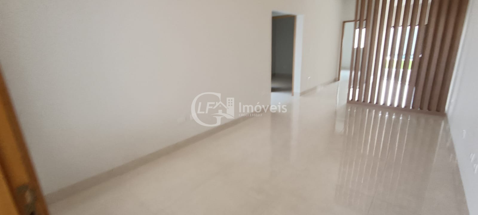 Casa à venda com 3 quartos, 216m² - Foto 3