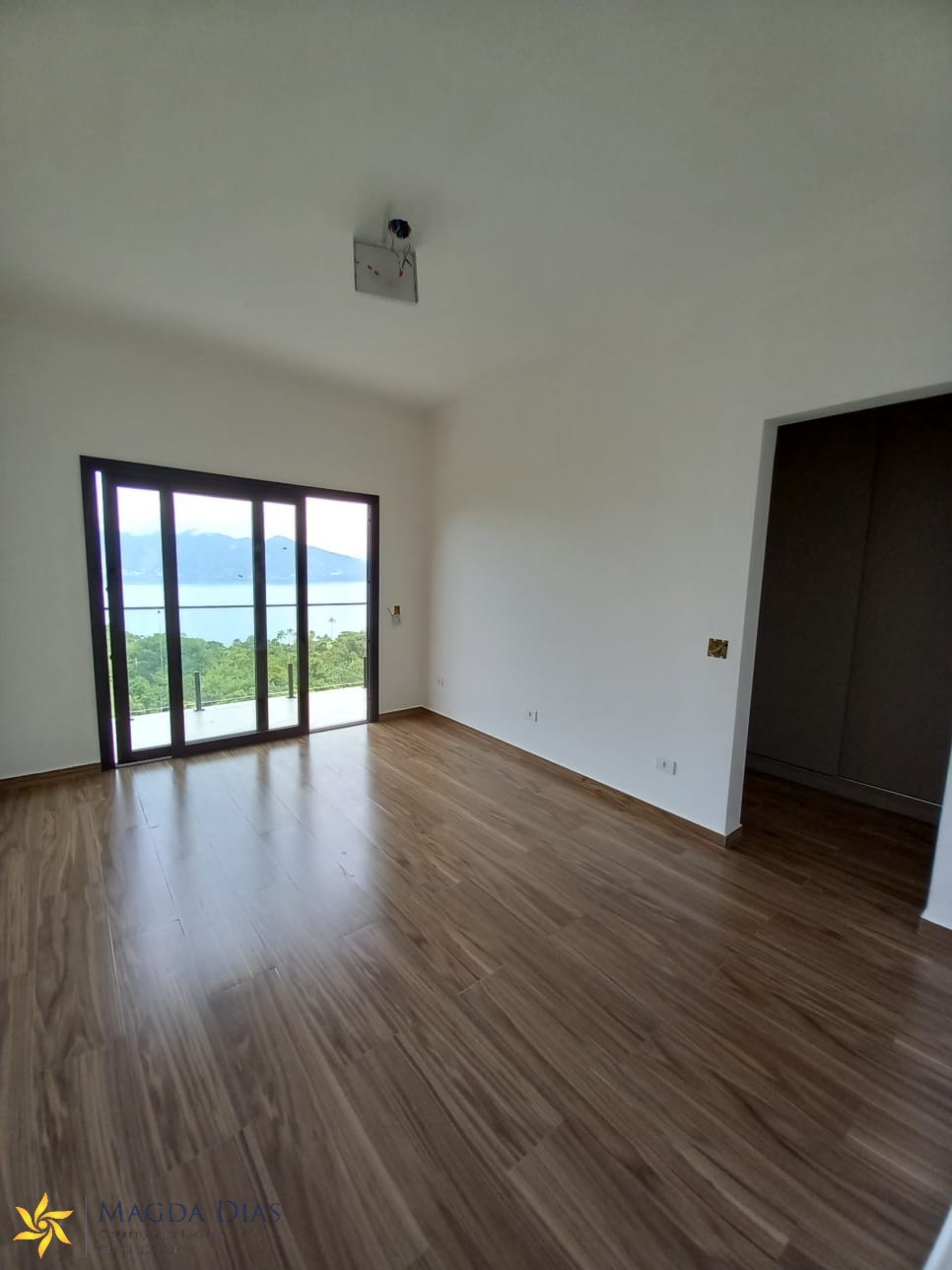 Casa à venda com 6 quartos, 311m² - Foto 32