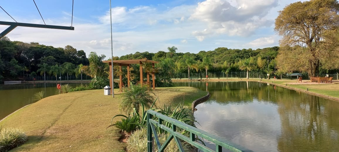 Casa à venda com 4 quartos, 1000m² - Foto 2