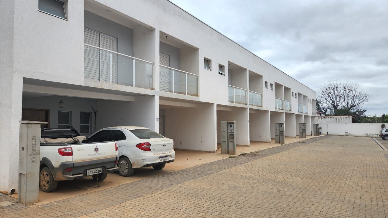 Casa à venda com 2 quartos, 110m² - Foto 1