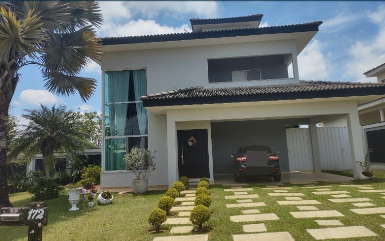 Casa com 3 quartos, 220 m² à venda