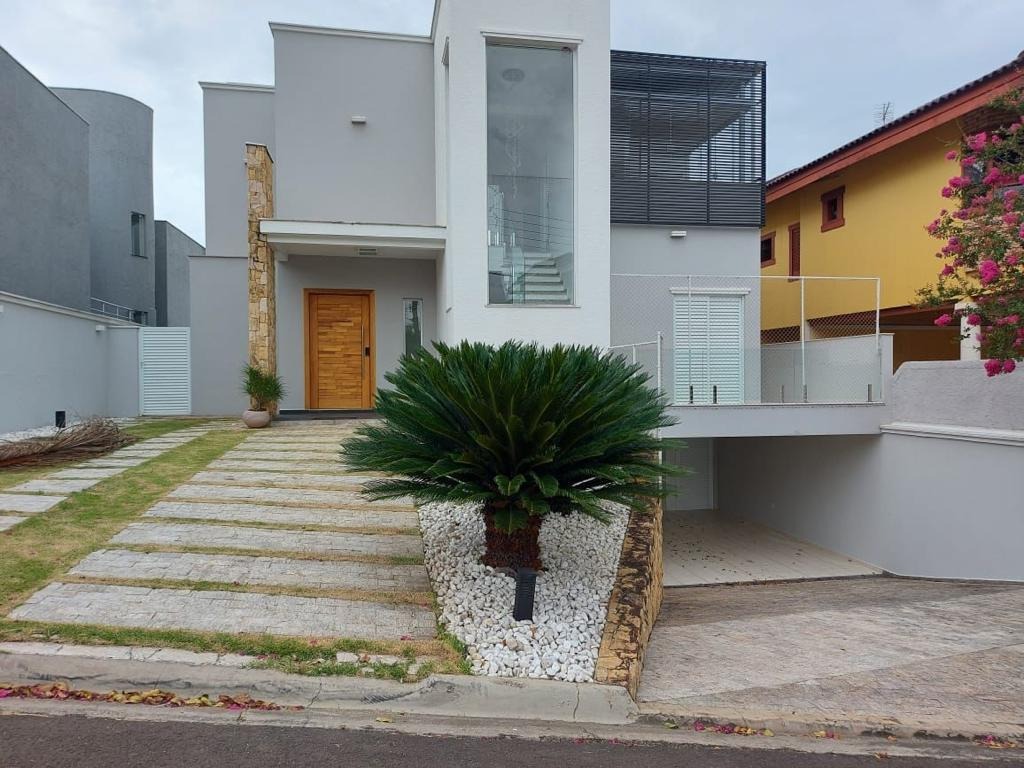 Casa Sobrado de 489m² de Terreno Localizado no Jardim Residencial Village Vert!