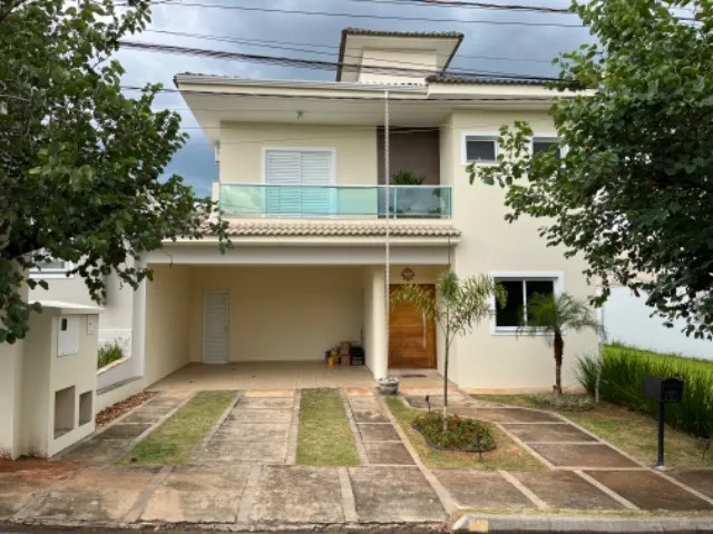 Casa no Condomínio Lago da Serra, ao lado do lago no centro da cidade de Araçoiaba da Serra