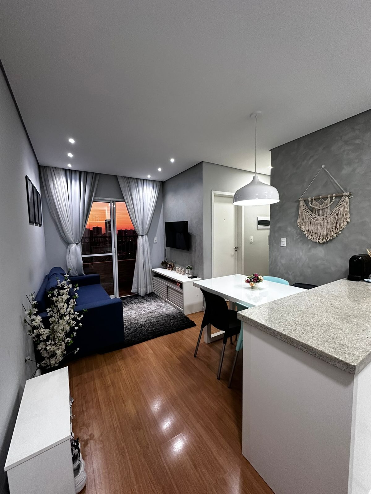 Apartamento com 2 dormitórios no Condomínio Villa Sunset