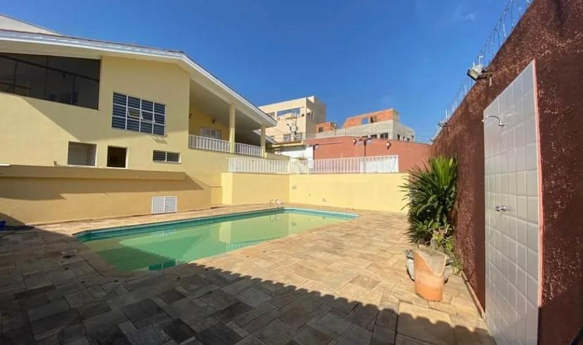 Casa de 380 m² em Votorantim com 3 Quartos e Piscina