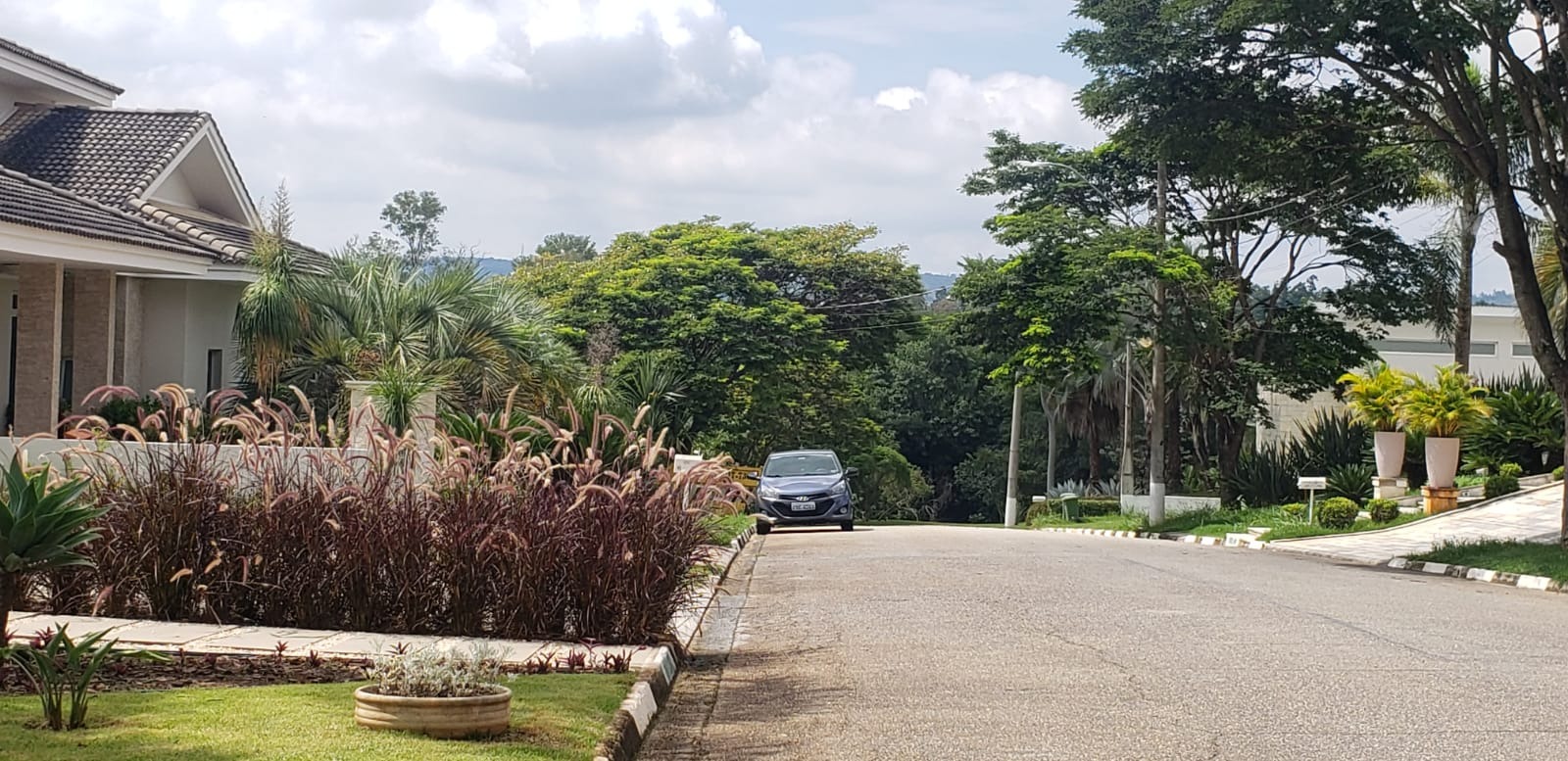 CASA À VENDA NO CONDOMÍNIO FAZENDA IMPERIAL