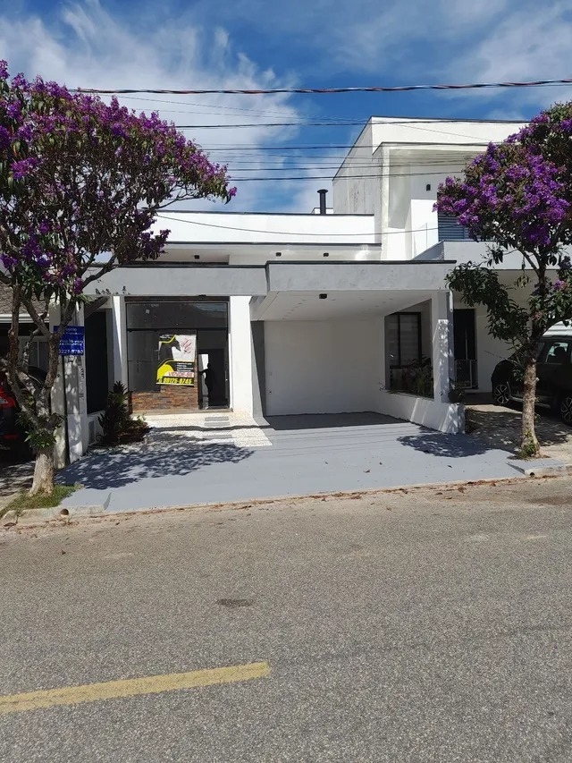 Casa Terrea Localizada no Condomínio Horto Florestal II