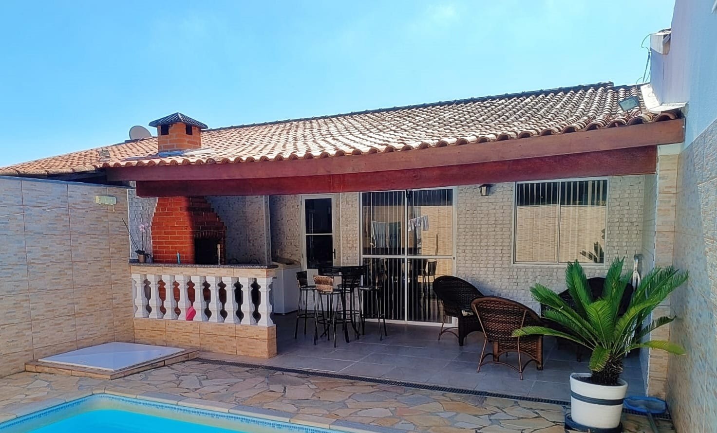 Casa Térrea com piscina de 60m² de Construção, Localizada no Condomínio Terras Nova!