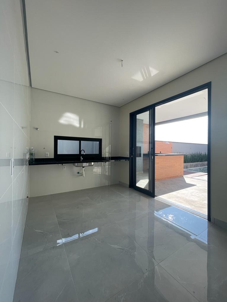 Casa à venda com 3 quartos, 169m² - Foto 4