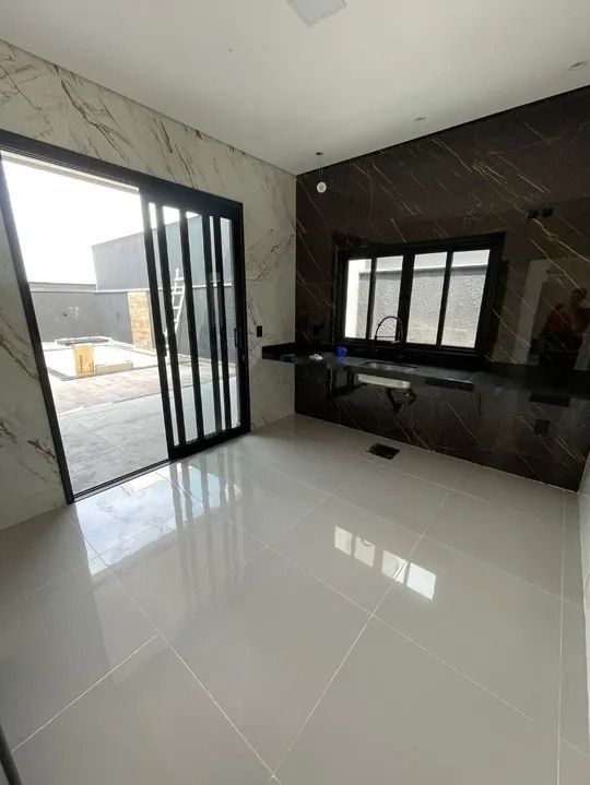 Casa à venda com 3 quartos, 250m² - Foto 3