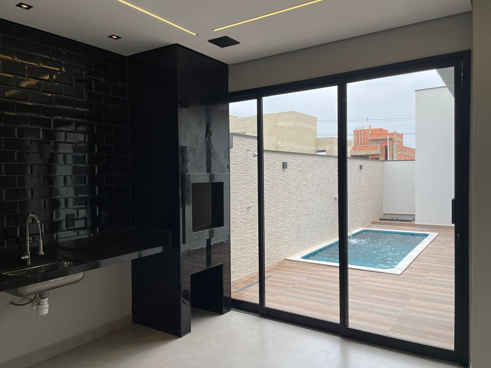 Casa à venda com 3 quartos, 140m² - Foto 3